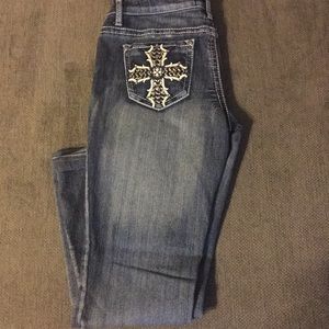 Barely worn super cute boot cut jeans from Rue 21!